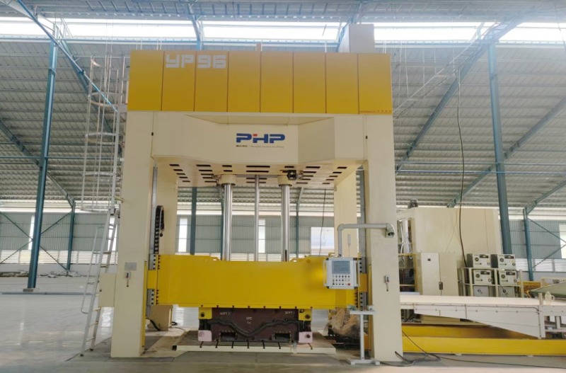 A PHP szervizcsapata sikeresen befejezte egy 150 tonnás belső alkatrészprés telepítését és üzembe helyezését Indonéziában
