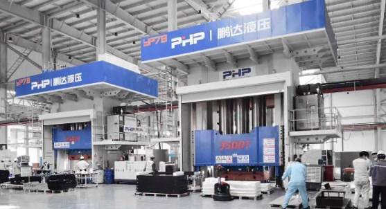 Kompozit prések: A modern kompozit anyagok öntésének alapvető technológiája